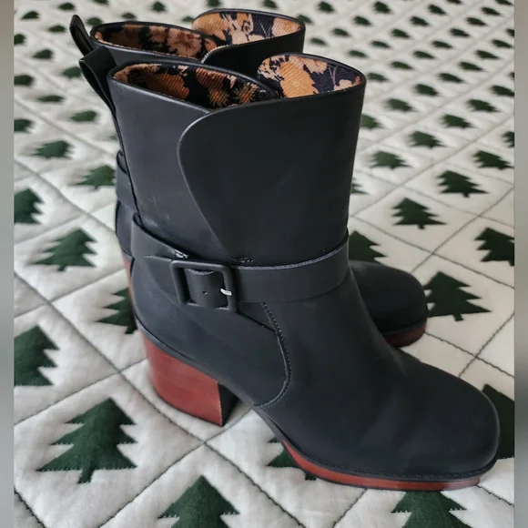 Korks Marci Black Heeled Boots - Picture 8 of 9